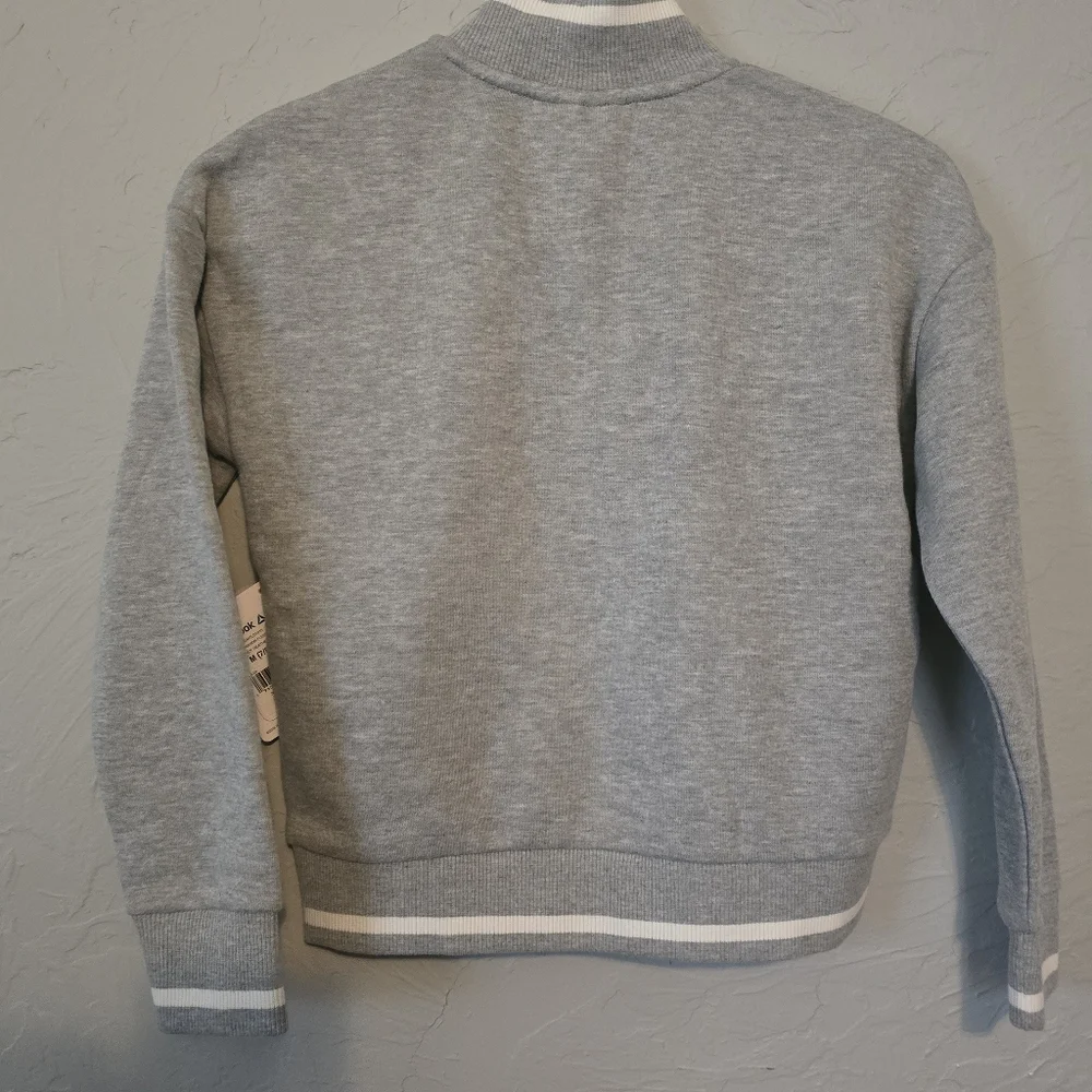 Reebok Nwt Size 7/8 Girls Sweater